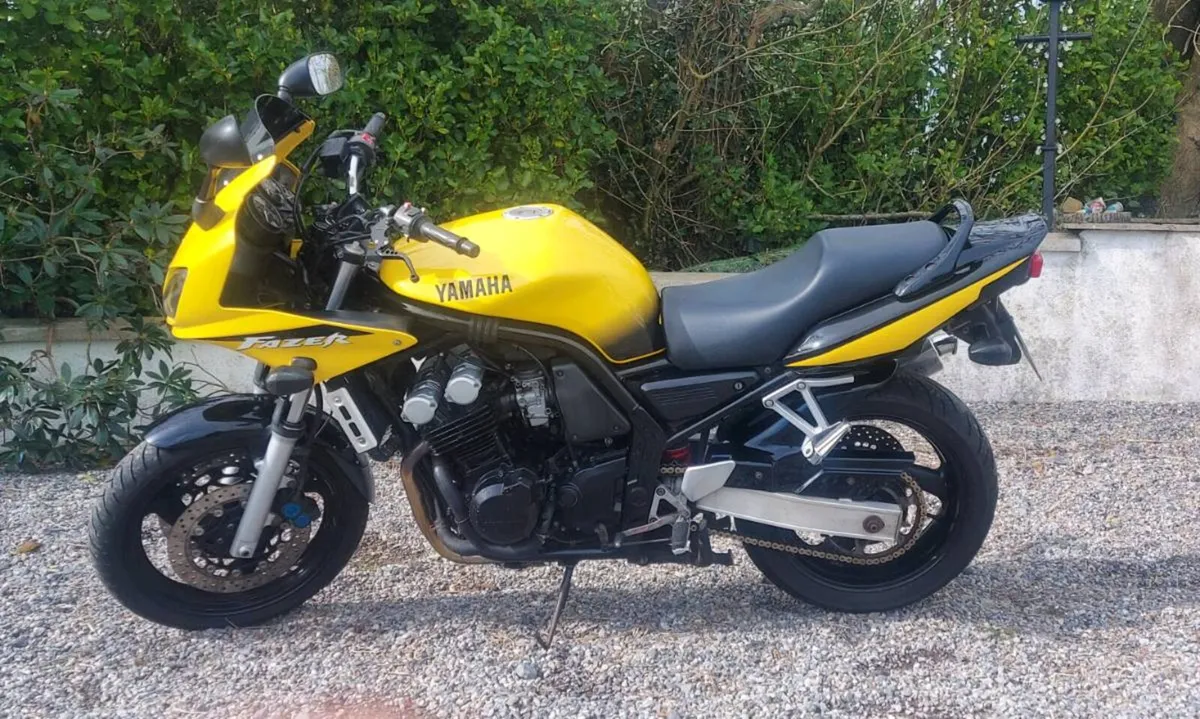 Yamaha FZS600 - Image 1
