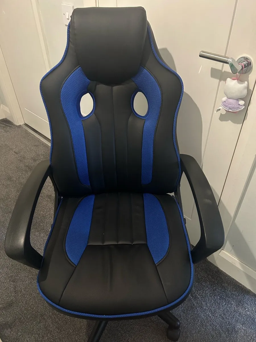 Gaming chair - Image 1