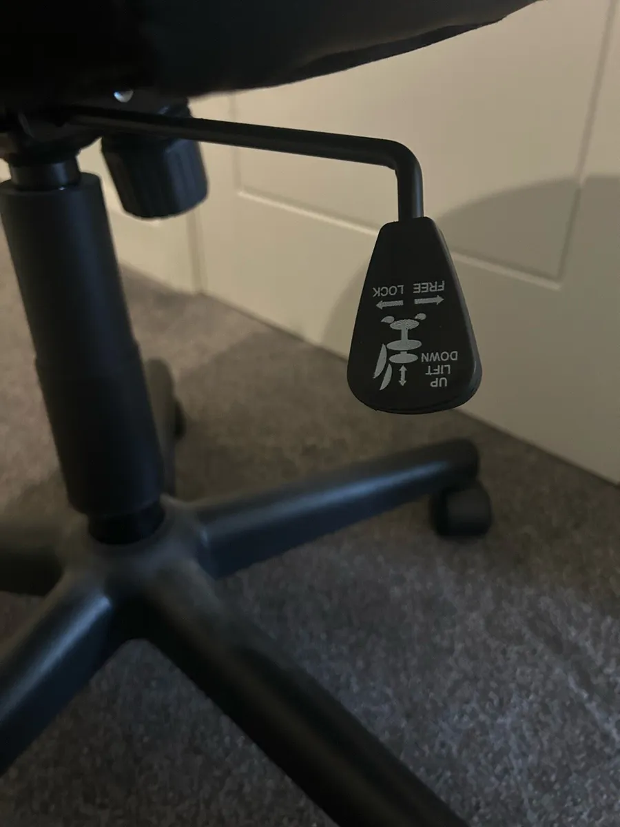 Gaming chair - Image 4