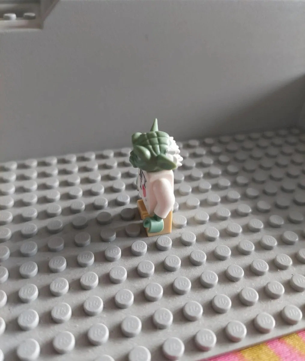 Lego nyc figure real with official lego logo - Image 3