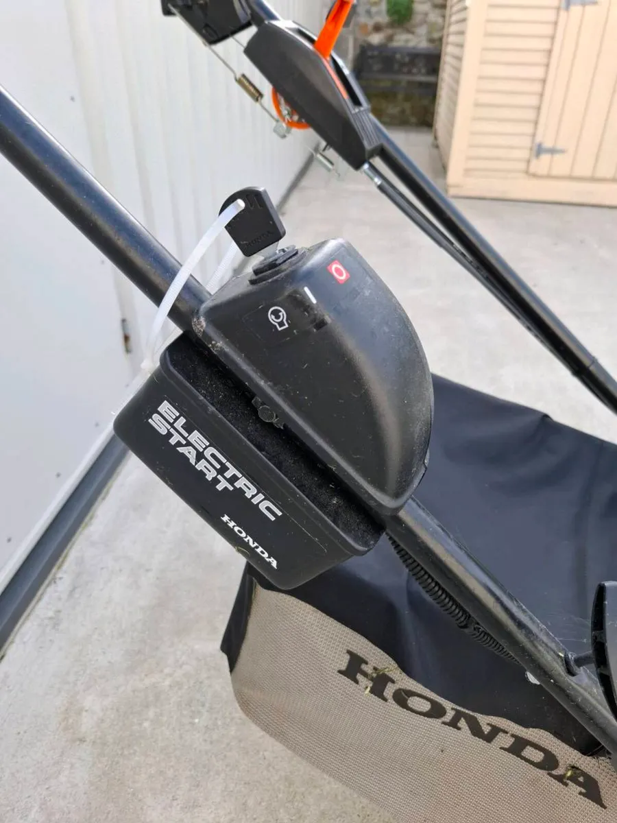Honda keystart lawn mower - Image 4