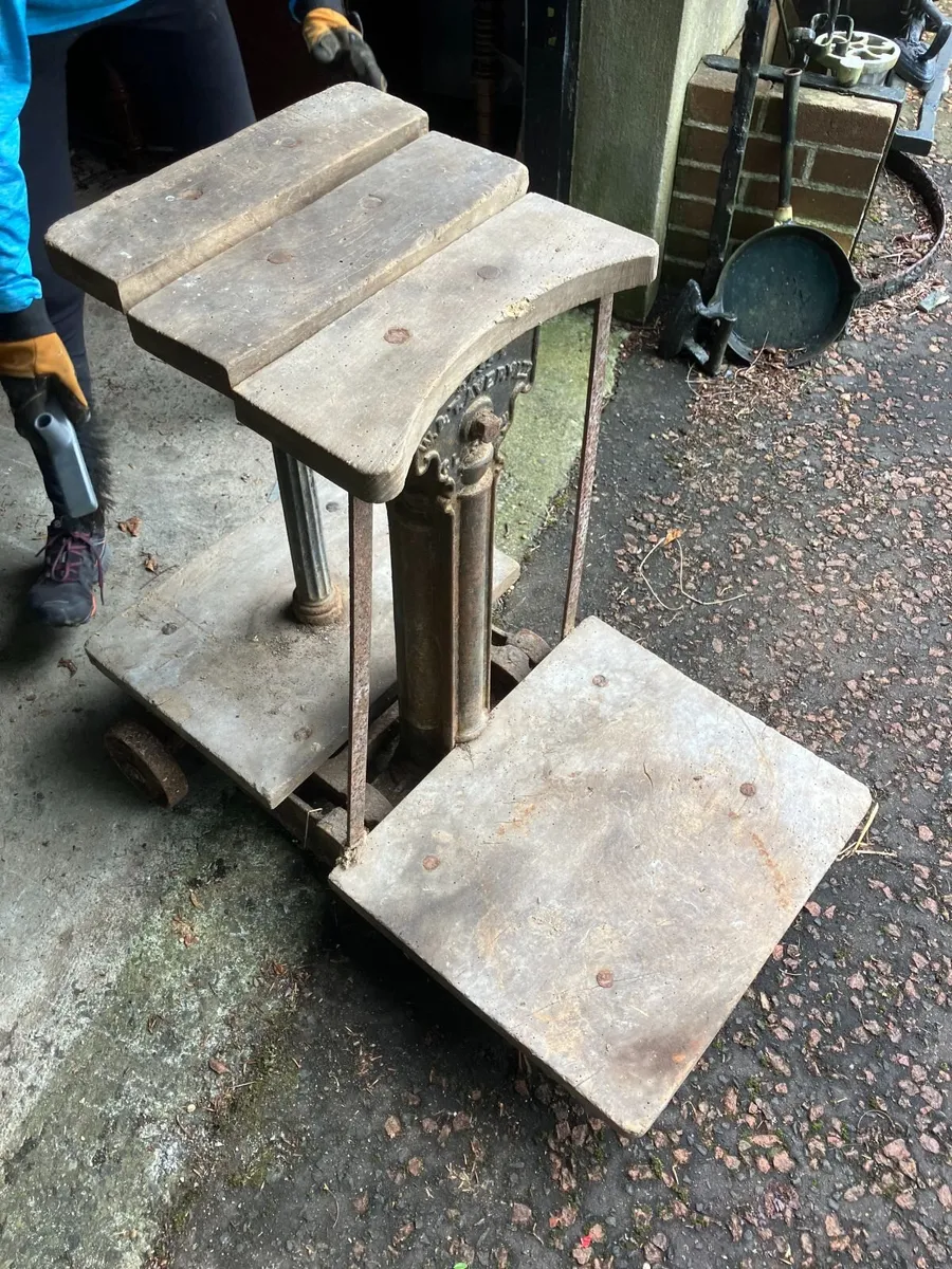 antique avery scales - Image 1