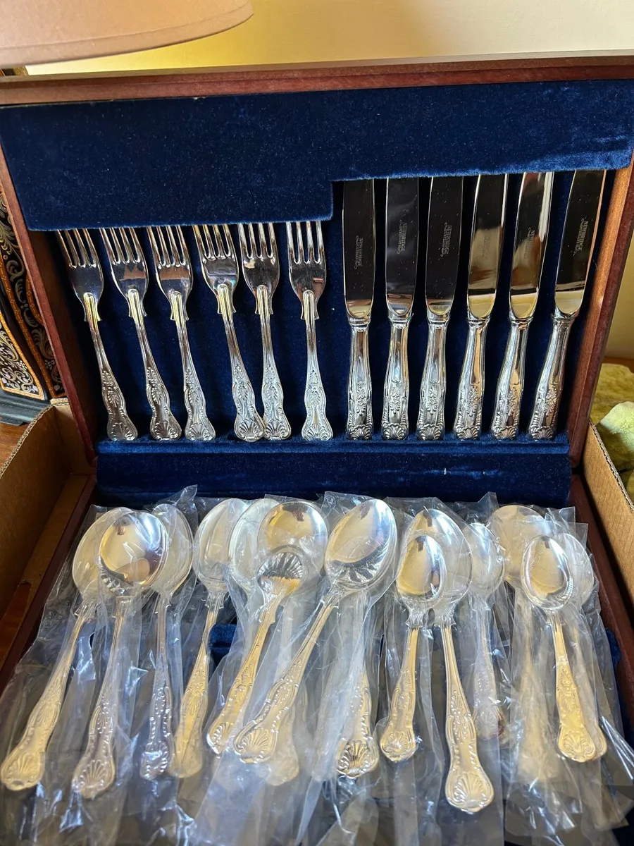 Brand new new bridge  cutlery set. - Image 1
