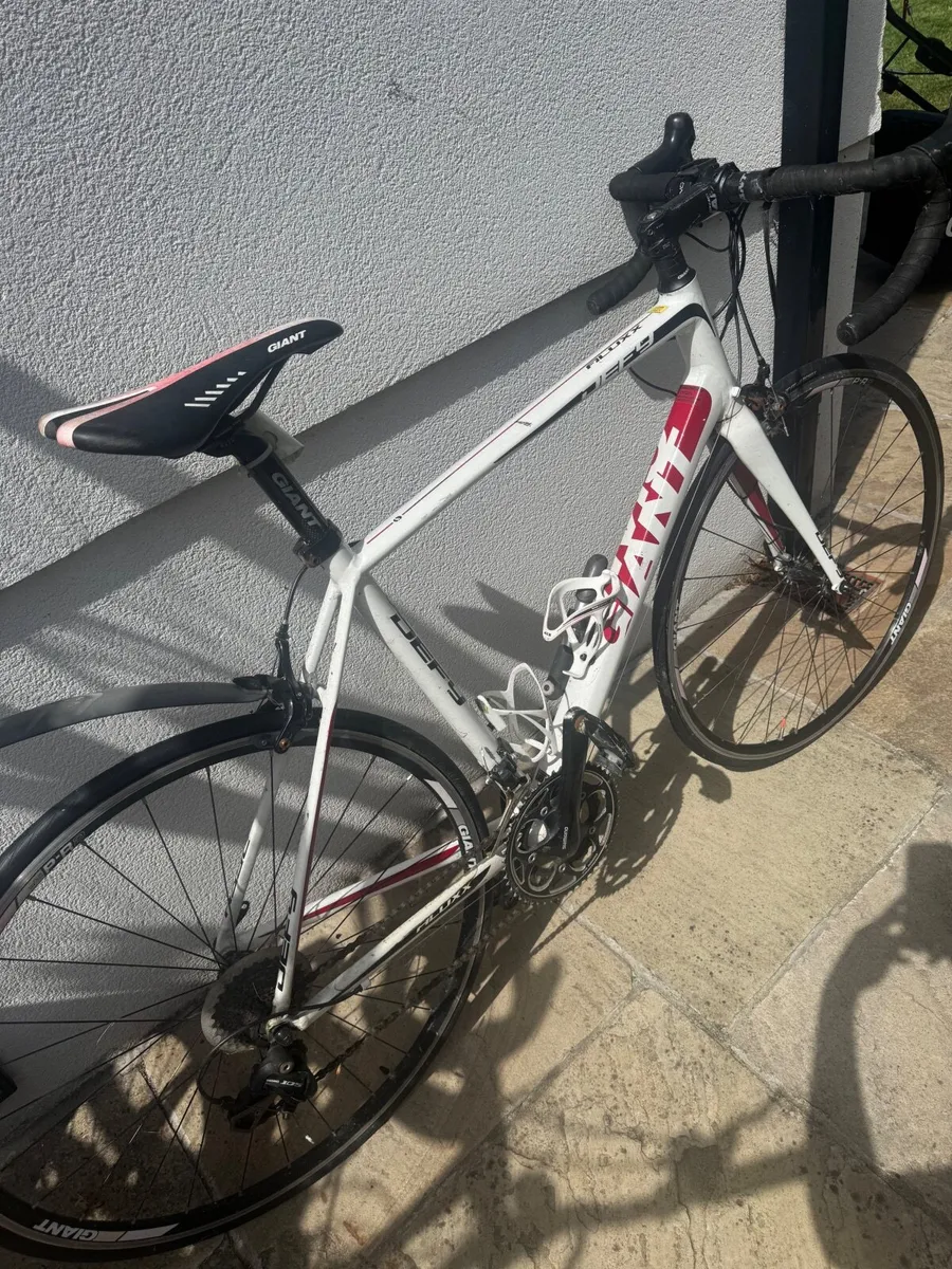 Giant Defy Roadbike - Image 1