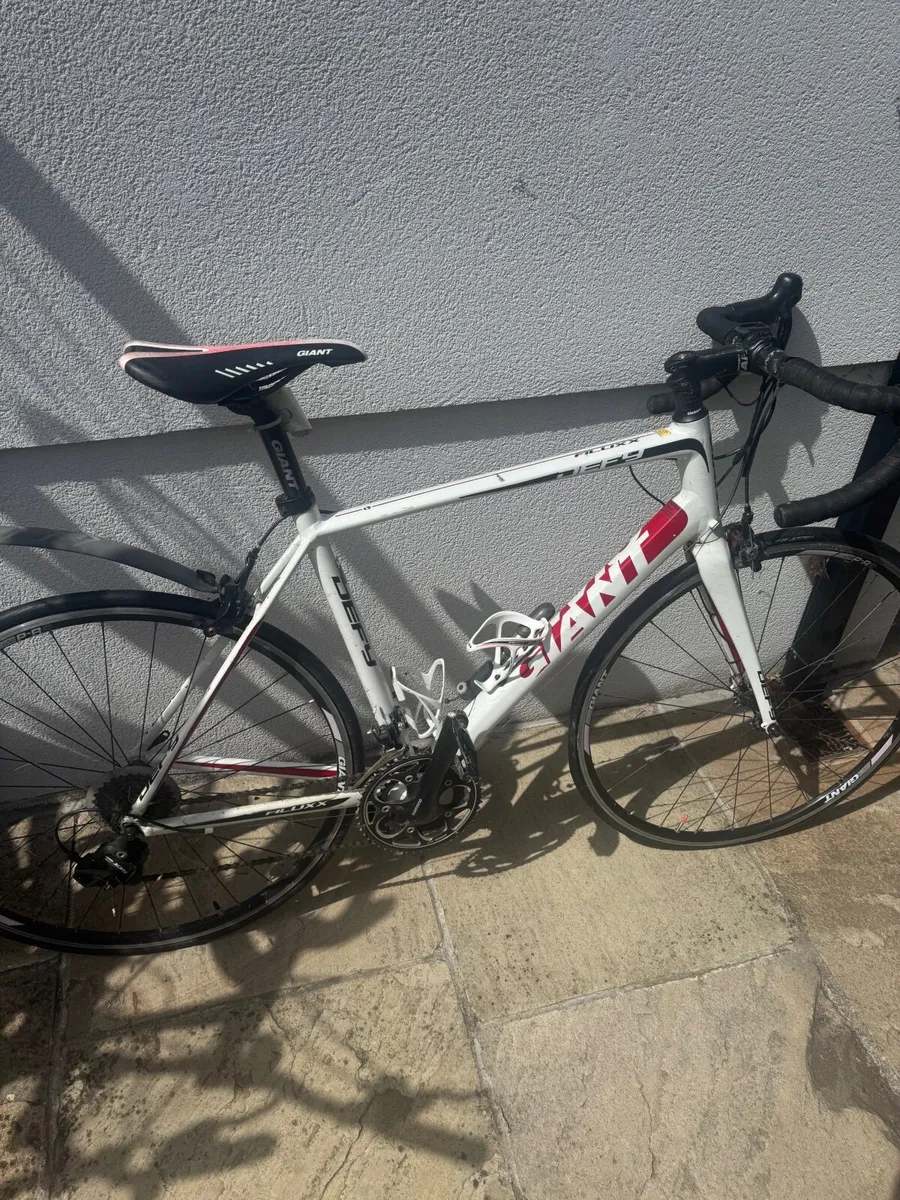 Giant Defy Roadbike - Image 2