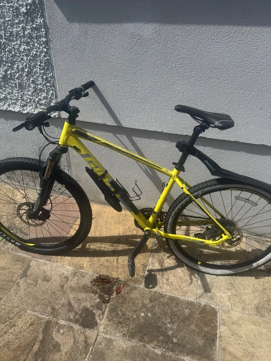 Giant men’s bike
