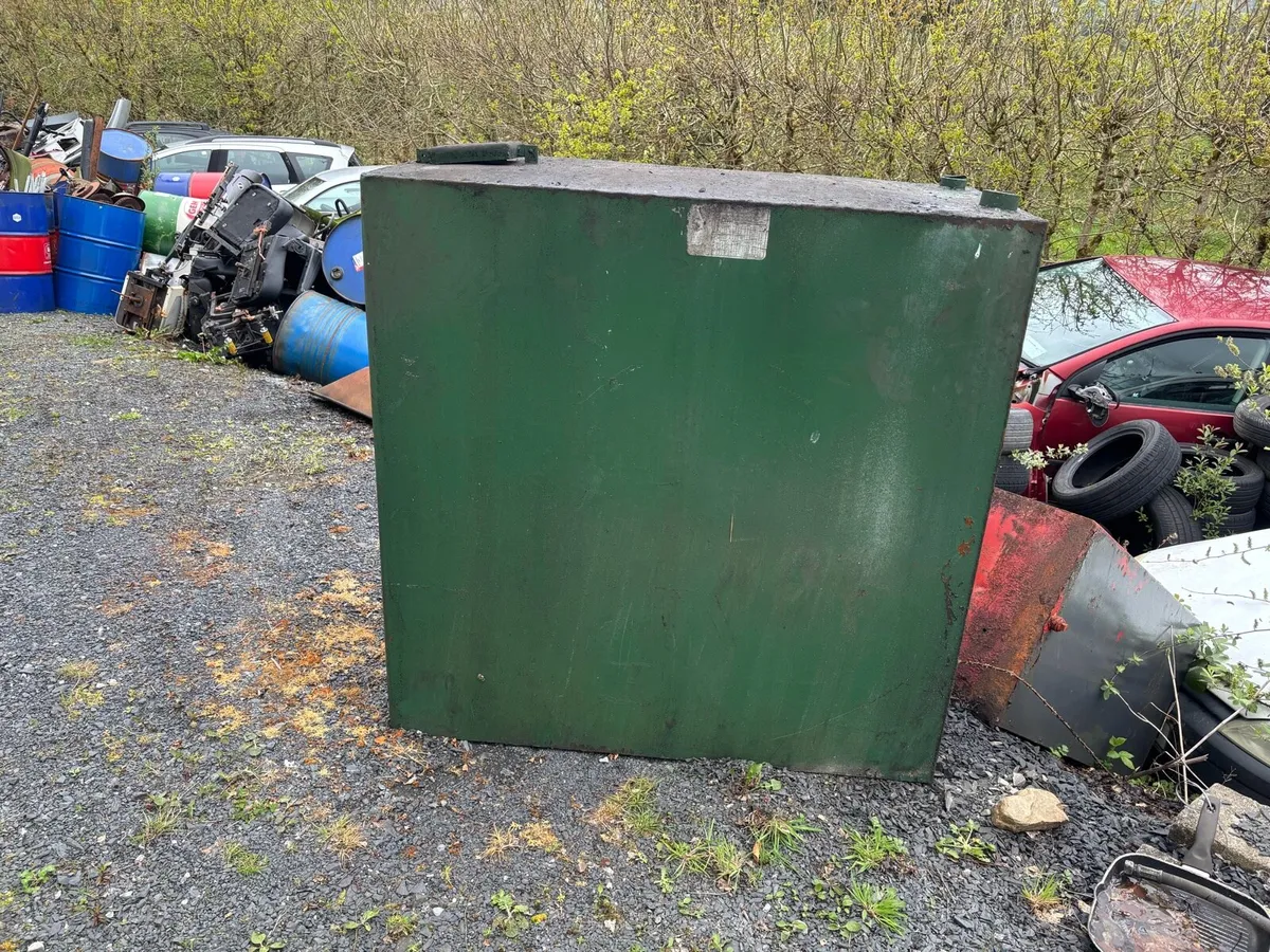 Oil tank - Image 1
