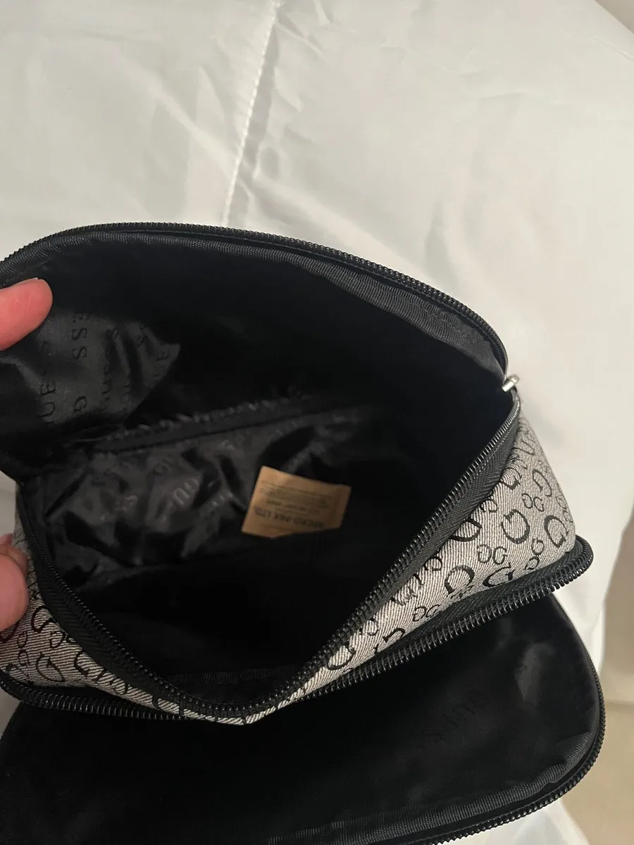 New Guess makeup/ toiletries bag - Image 3
