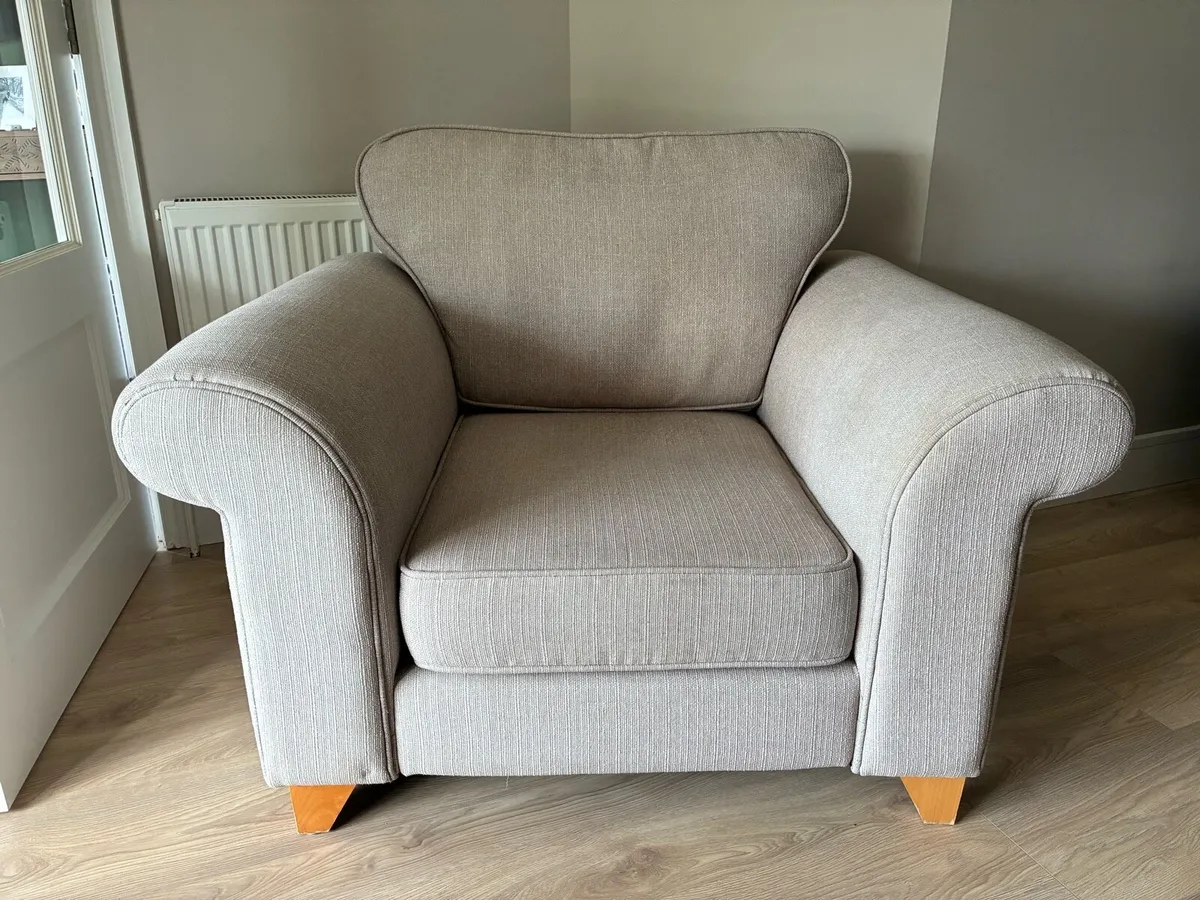 3 seater, 1 seater & 2 footstools - Image 3