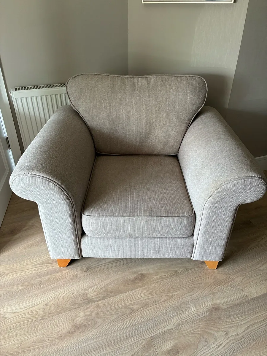 3 seater, 1 seater & 2 footstools - Image 4