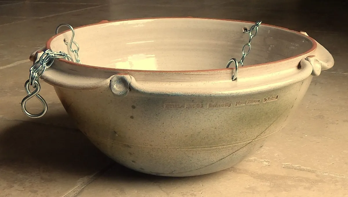 Kiltrea Pottery Ceramic Hanging Basket with Chain - Image 2