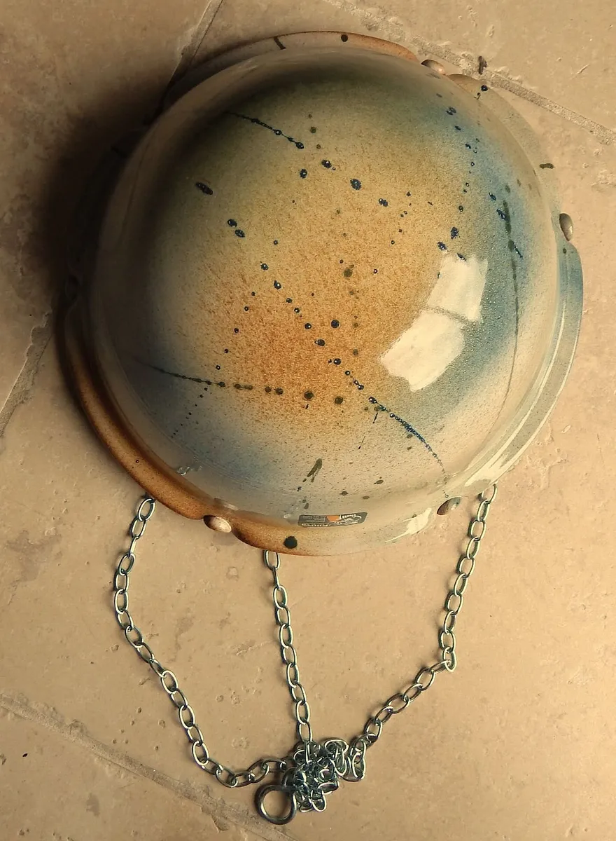 Kiltrea Pottery Ceramic Hanging Basket with Chain - Image 4