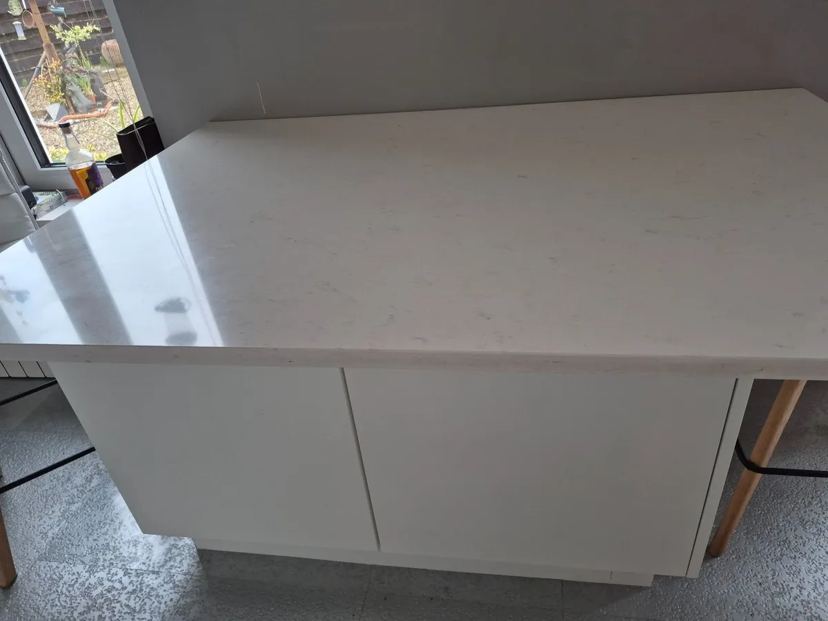 Quartz worktop - Image 3