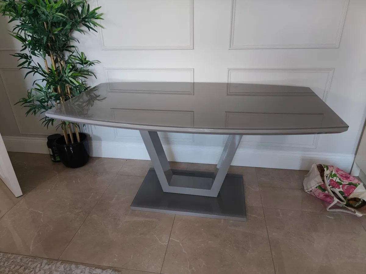 Kitchen table and coffee table - Image 4