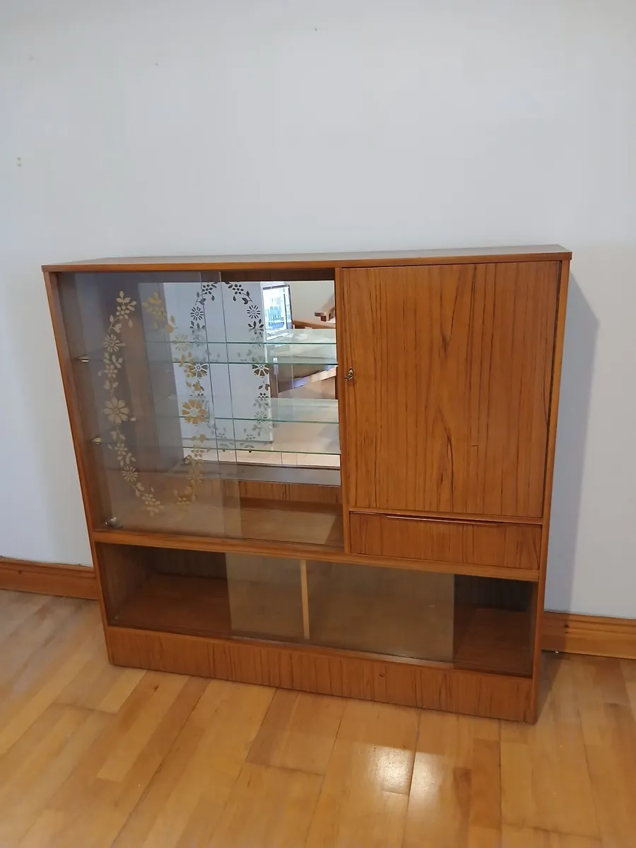 Glass display cabinet - Image 1