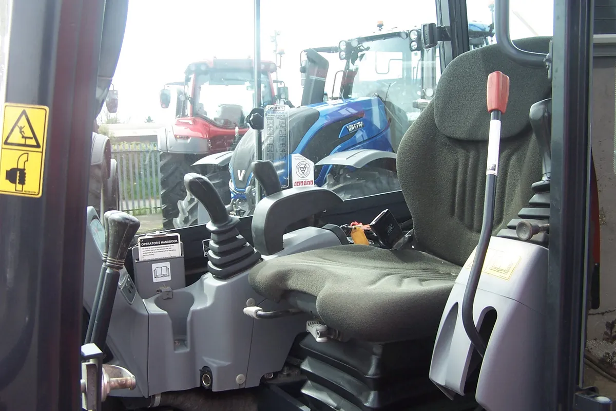 2022 Kubota KX027-4 Digger - Image 4