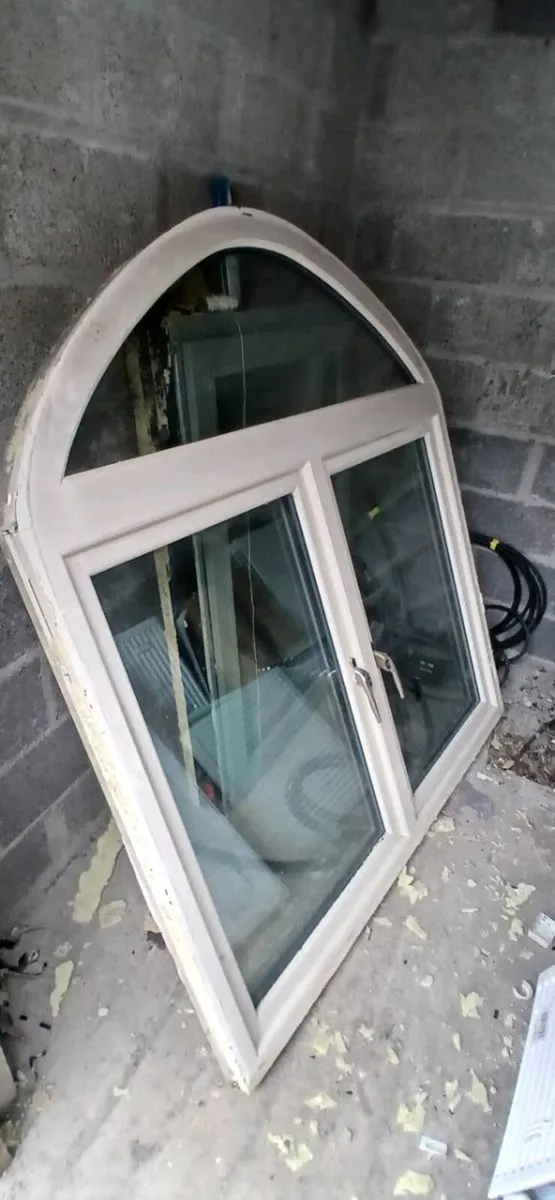 Arch Window. - Image 1