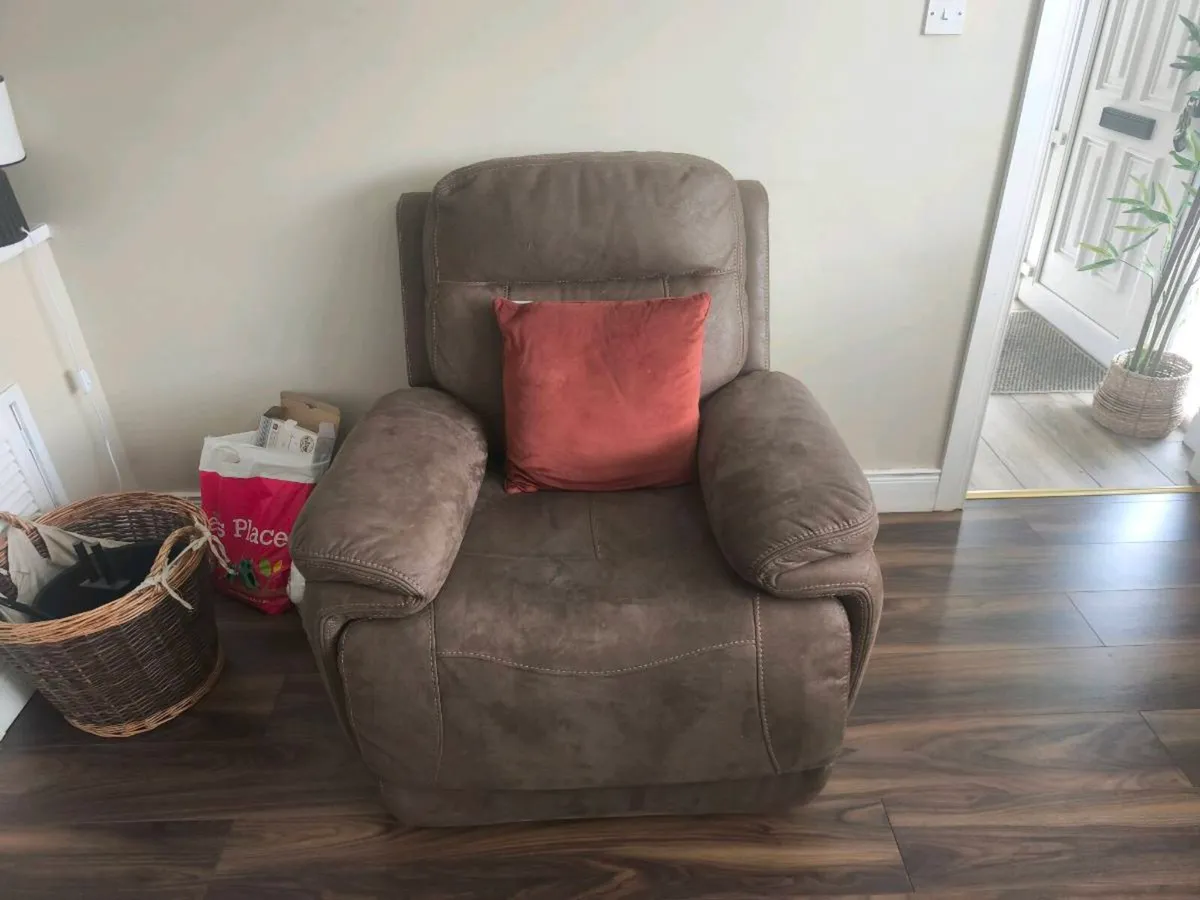 Electric Recliner couch and chair - Image 2