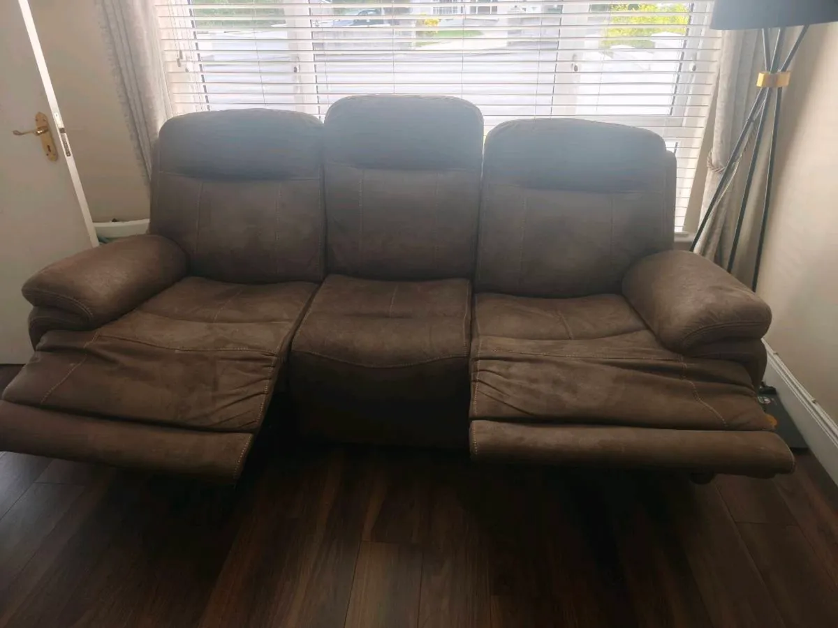 Electric Recliner couch and chair - Image 4