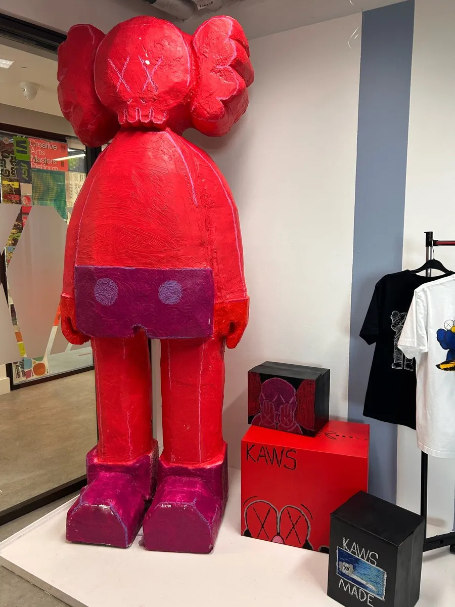 Giant sculpture - Image 2