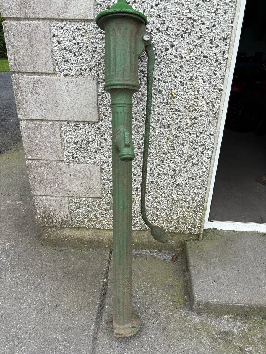 Old pump - Image 2