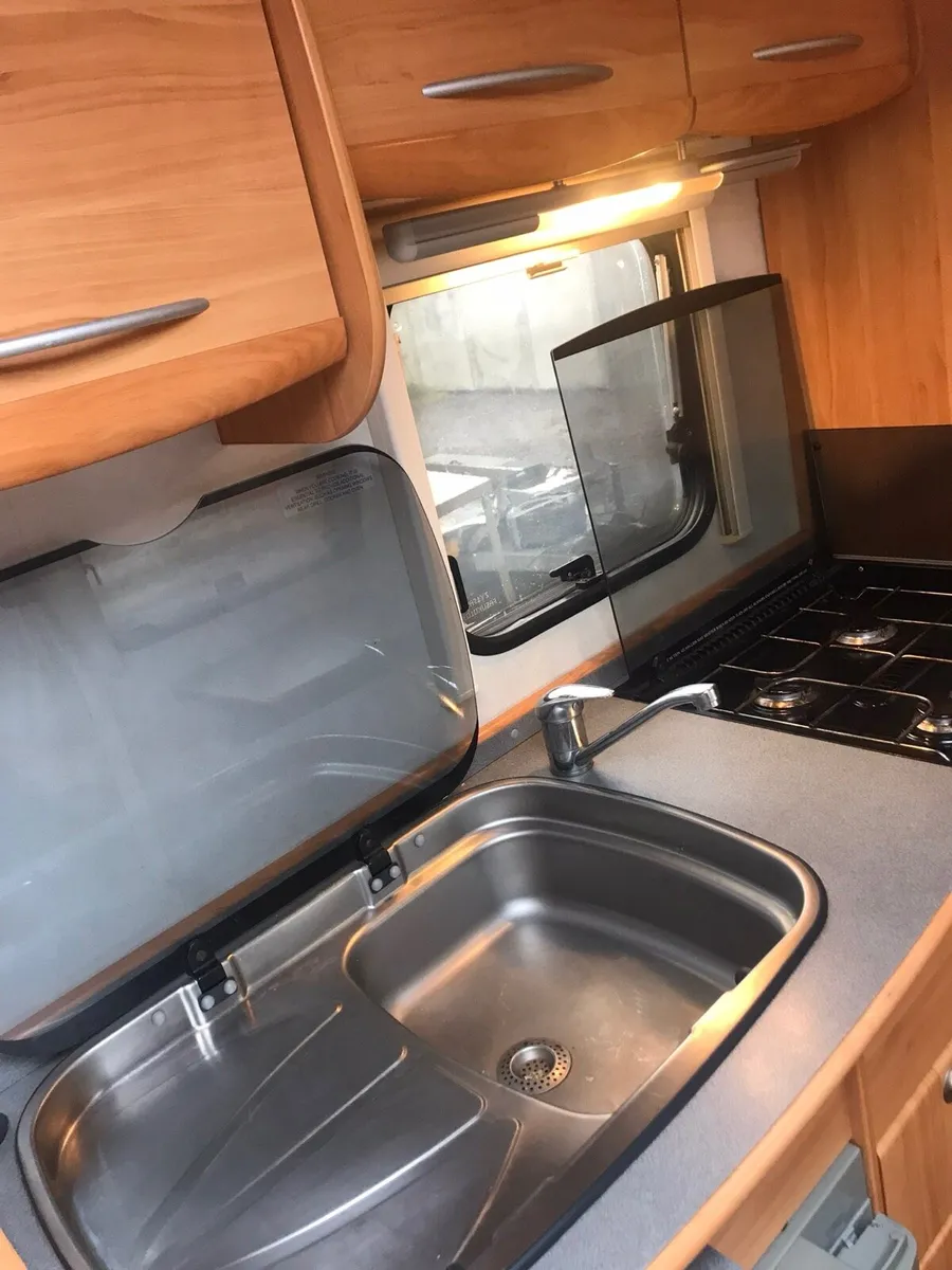 Adria Adora 6 fixed bed - Image 4