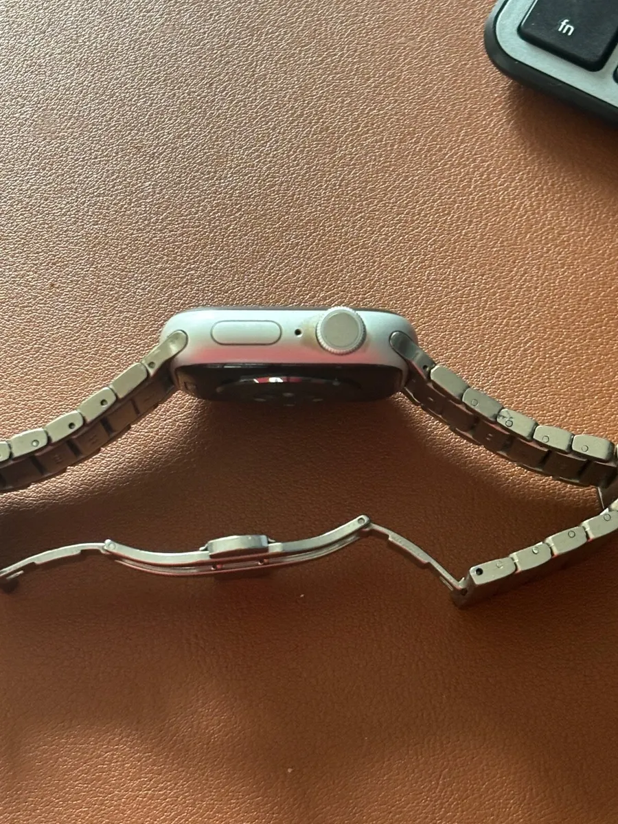 Apple Watch Series 8 – 41mm – Good Condition - Image 3