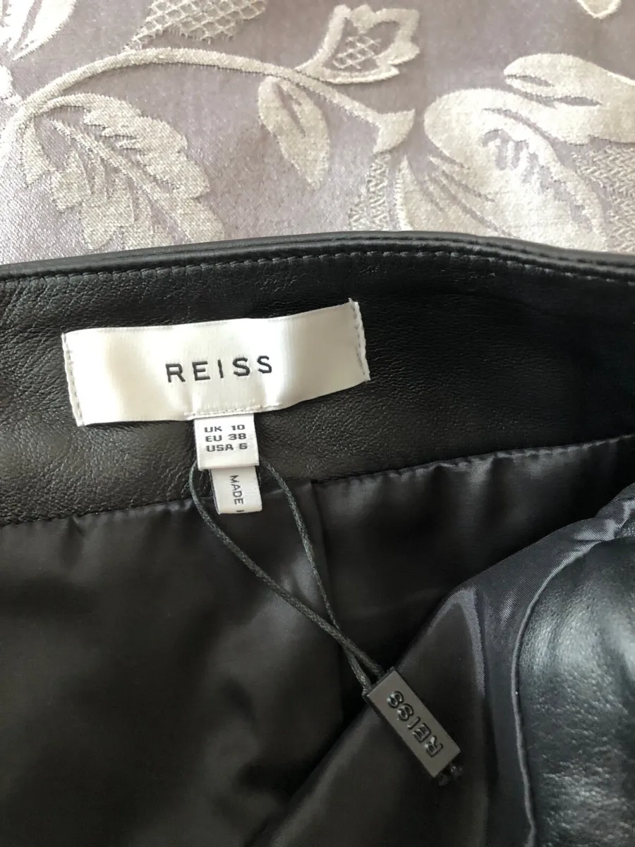 Ladies leather skirt size 10 €20 - Image 3