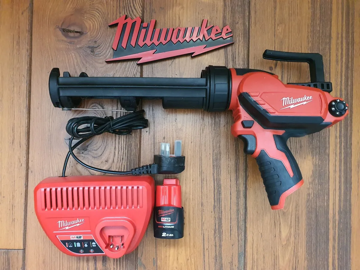 M12 Milwaukee Cordless Caulk Gun kit - Image 1