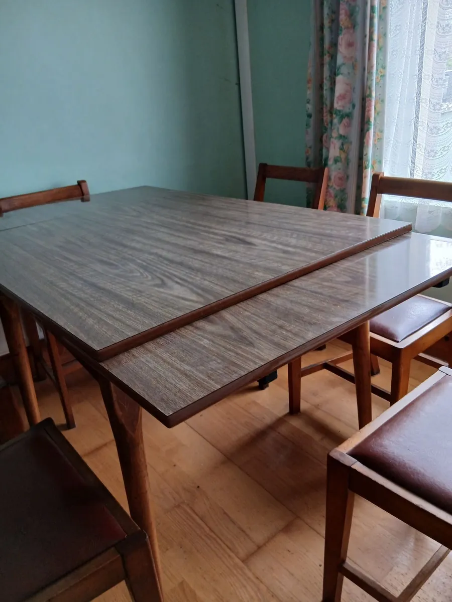 Dining table & 6 chairs - Image 1