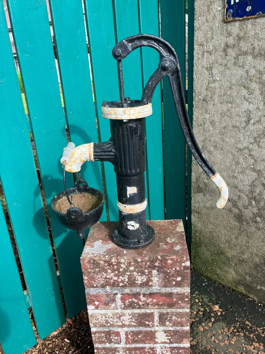 Antique hand pump - Image 1