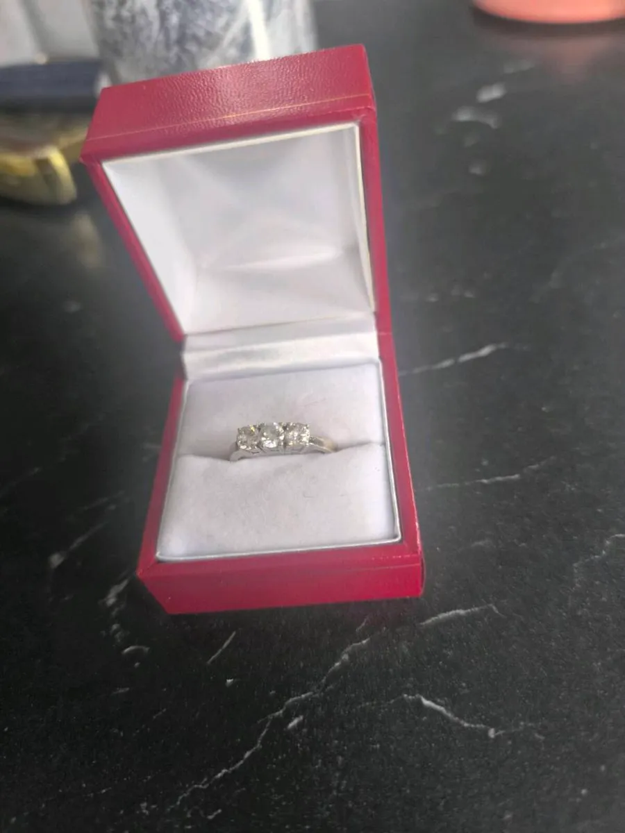 9 caret white gold ring