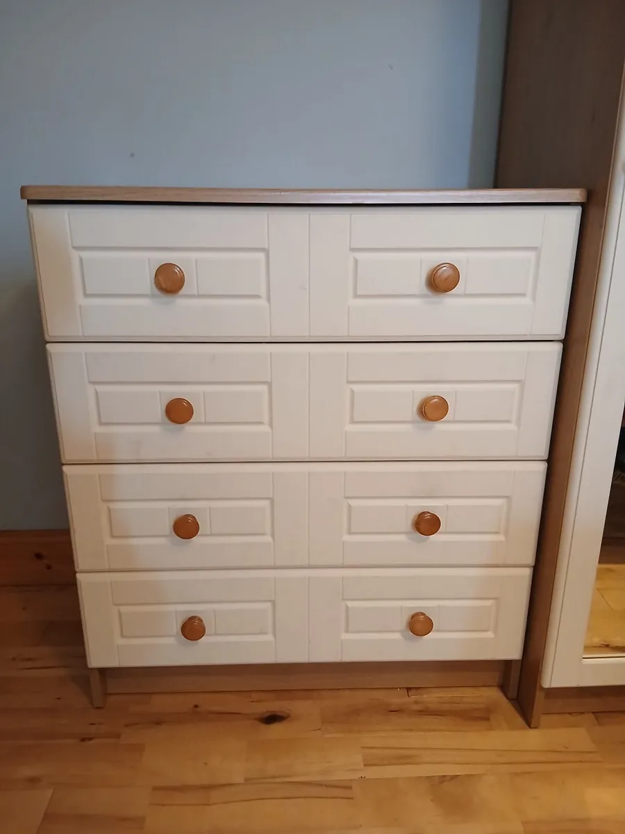 Wardrobe and chest of drawers - Image 2
