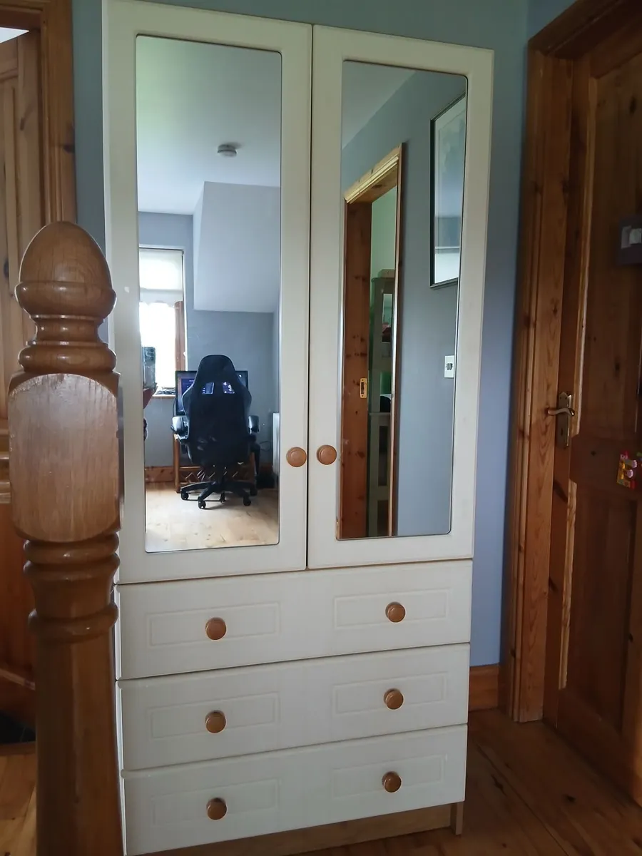 Wardrobe and chest of drawers - Image 1