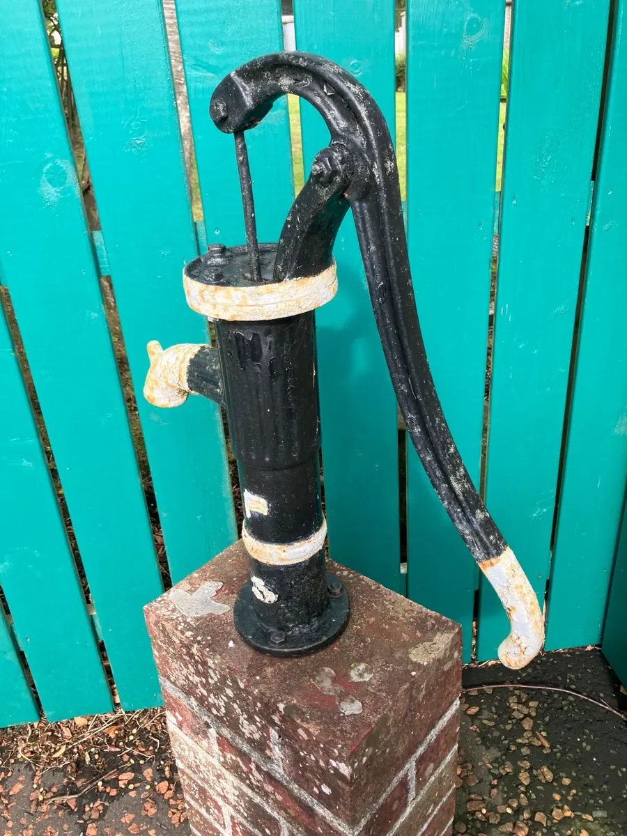 Antique hand pump - Image 2