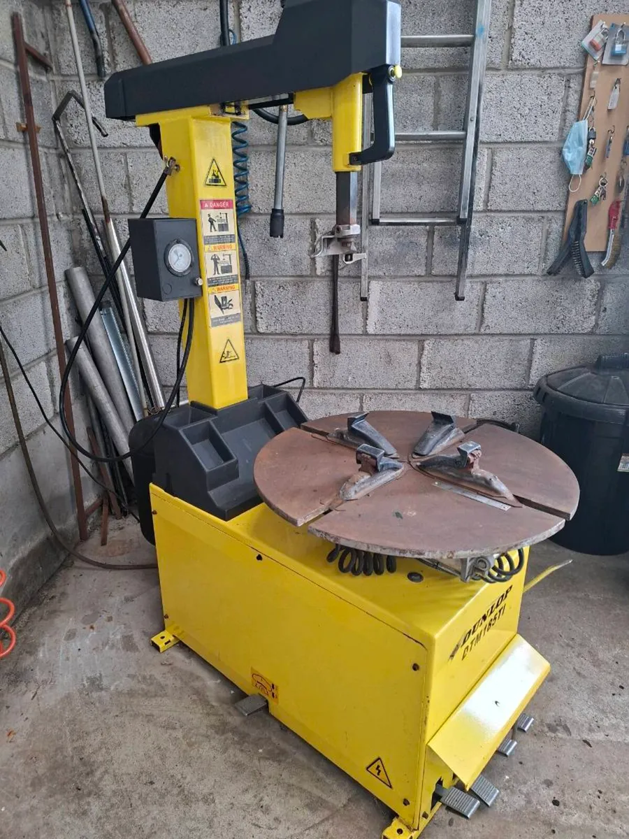 Dunlop tyre machine - Image 2