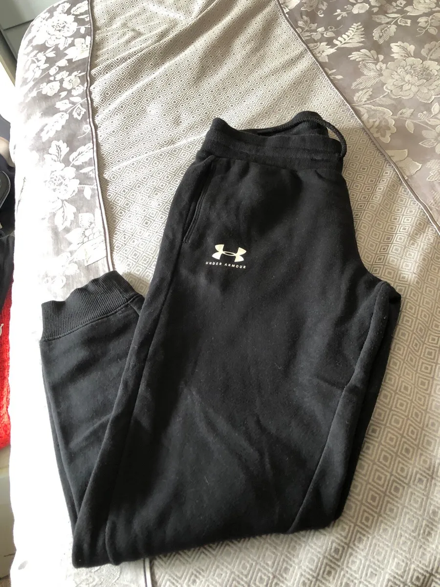 Mens under armour bottoms size M €15 - Image 1