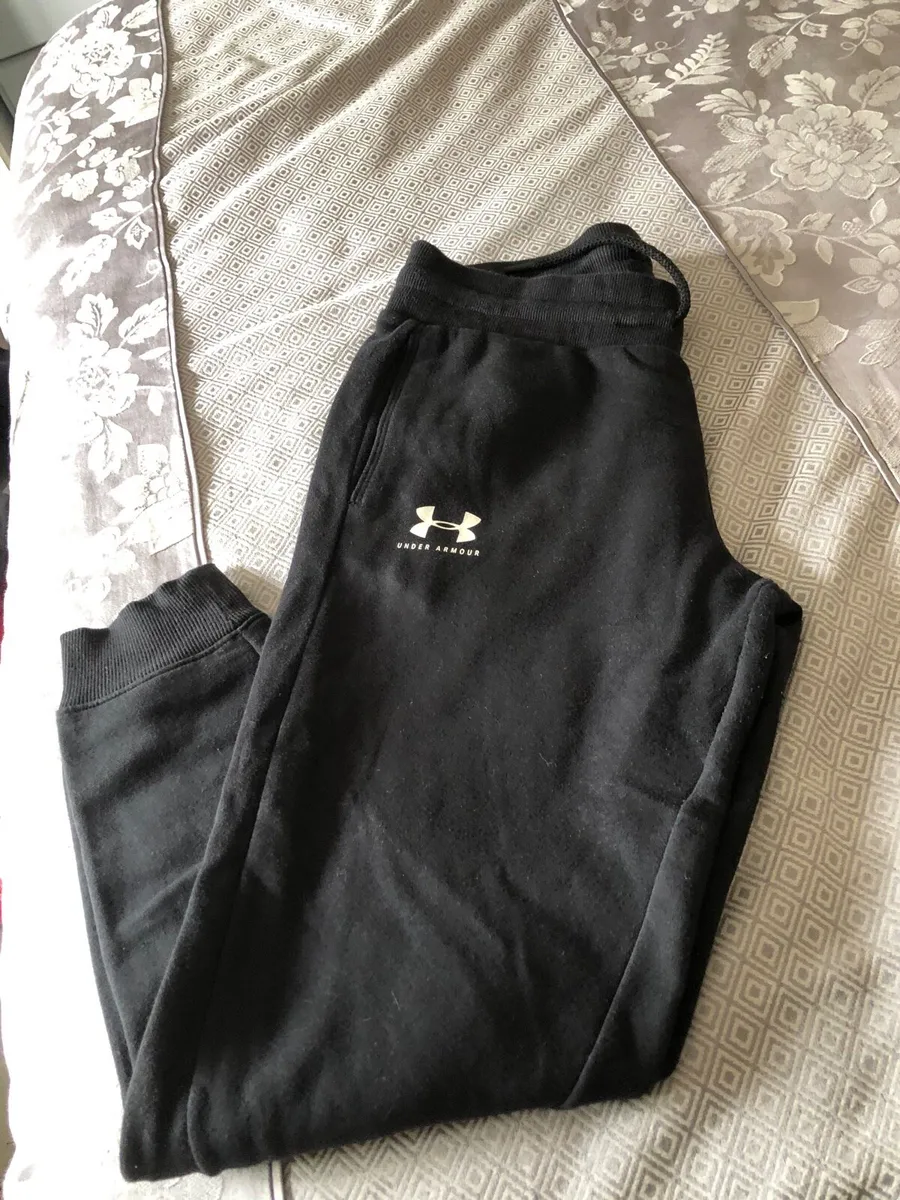 Mens under armour bottoms size M €15 - Image 2