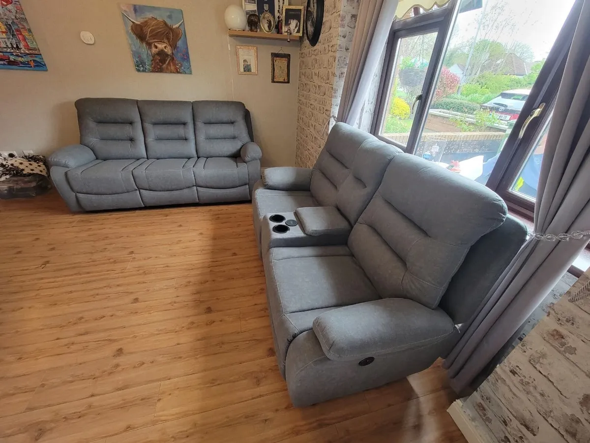 Full electric reclining Ashford sofas - NEW - Image 2