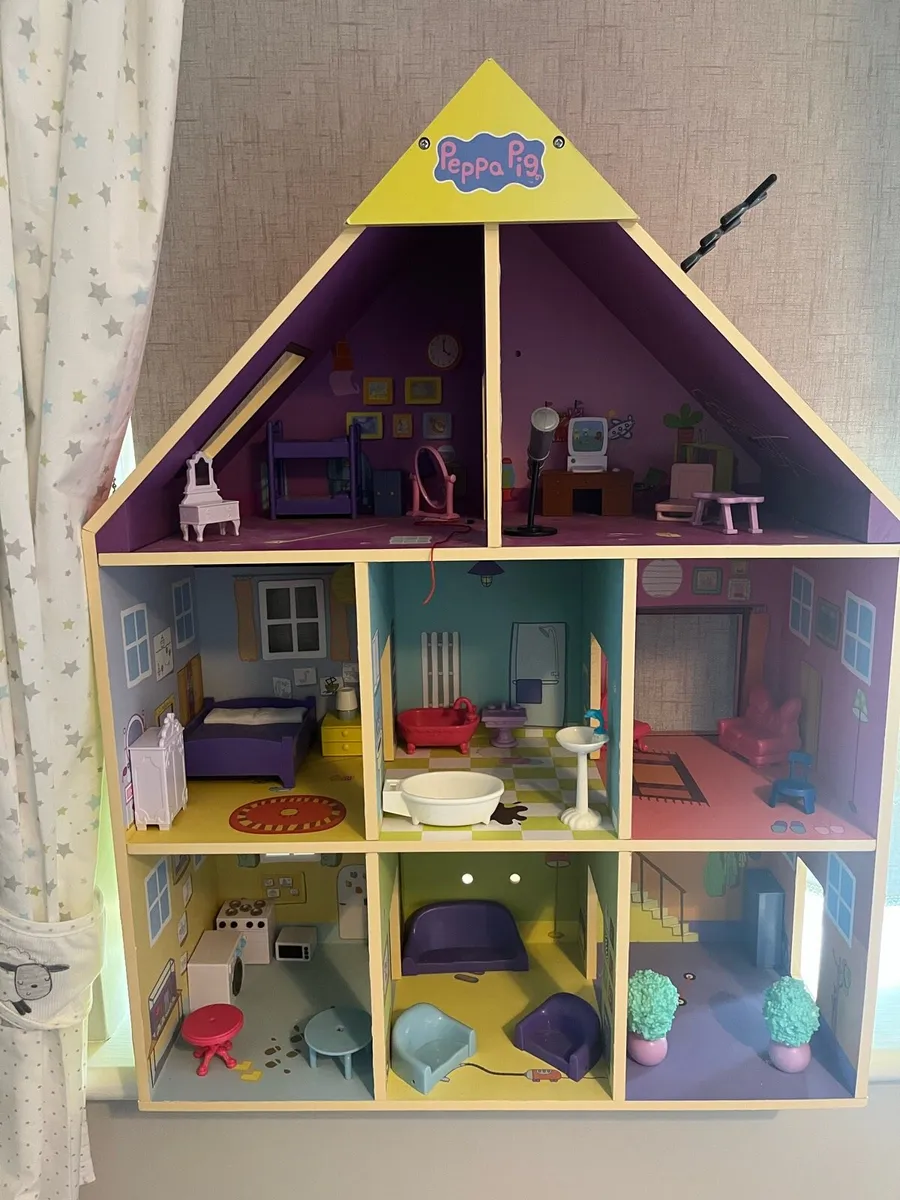Peppa pig wooden house