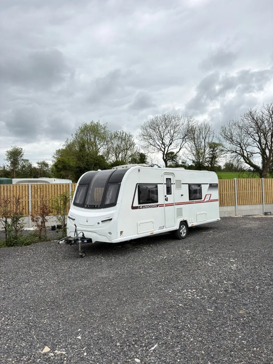 Bailey unicorn 4 berth fixed bed caravan - Image 1