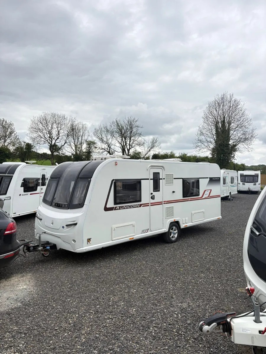 Bailey unicorn 4 berth fixed bed caravan - Image 2