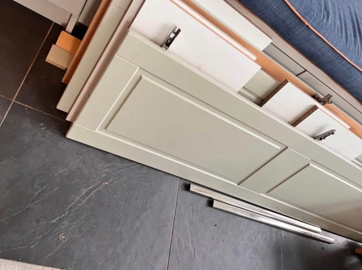 Farrow & Ball Painter Wardrobe Doors - Image 3