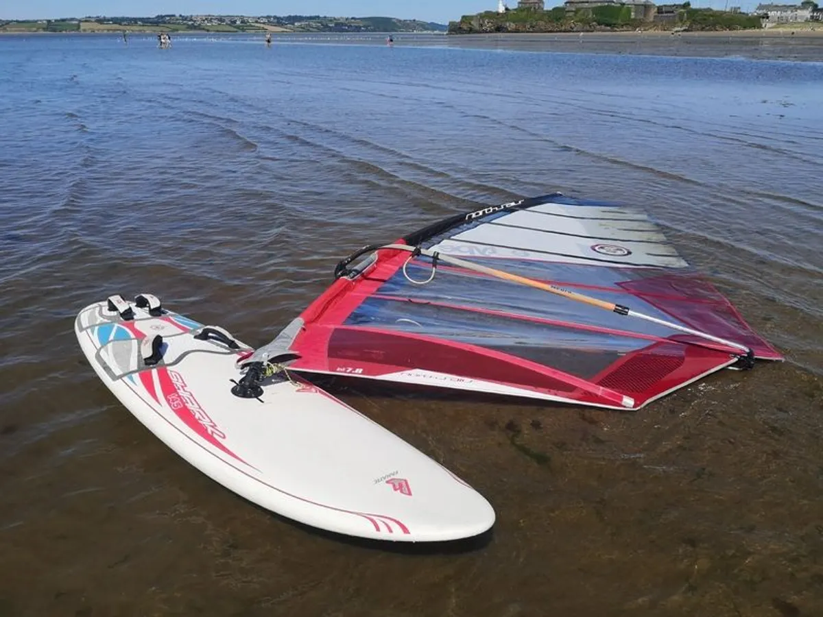 windsurfing kit Fanatic shark 145 L for beginners - Image 1