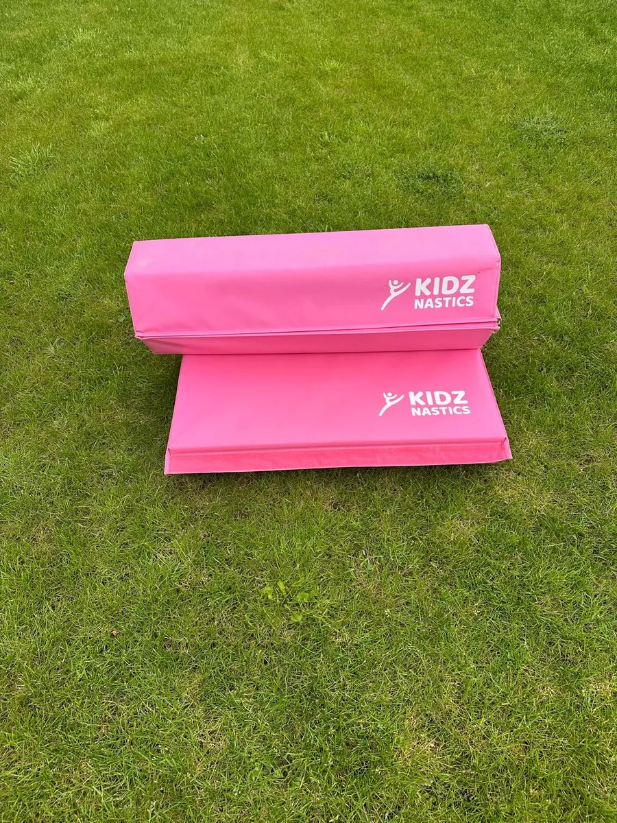 Gymnastics mat & beam - Image 2