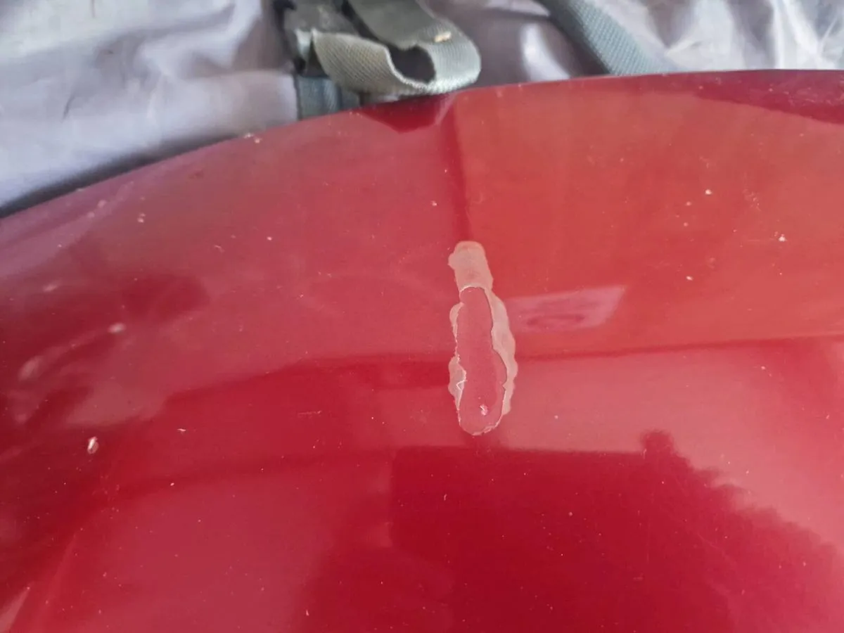 Nissan qashqai Bonnet 2015 red - Image 2