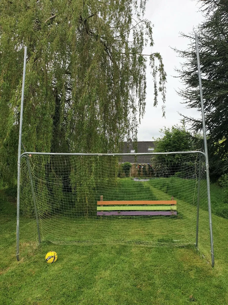 2 goal posts - Image 1