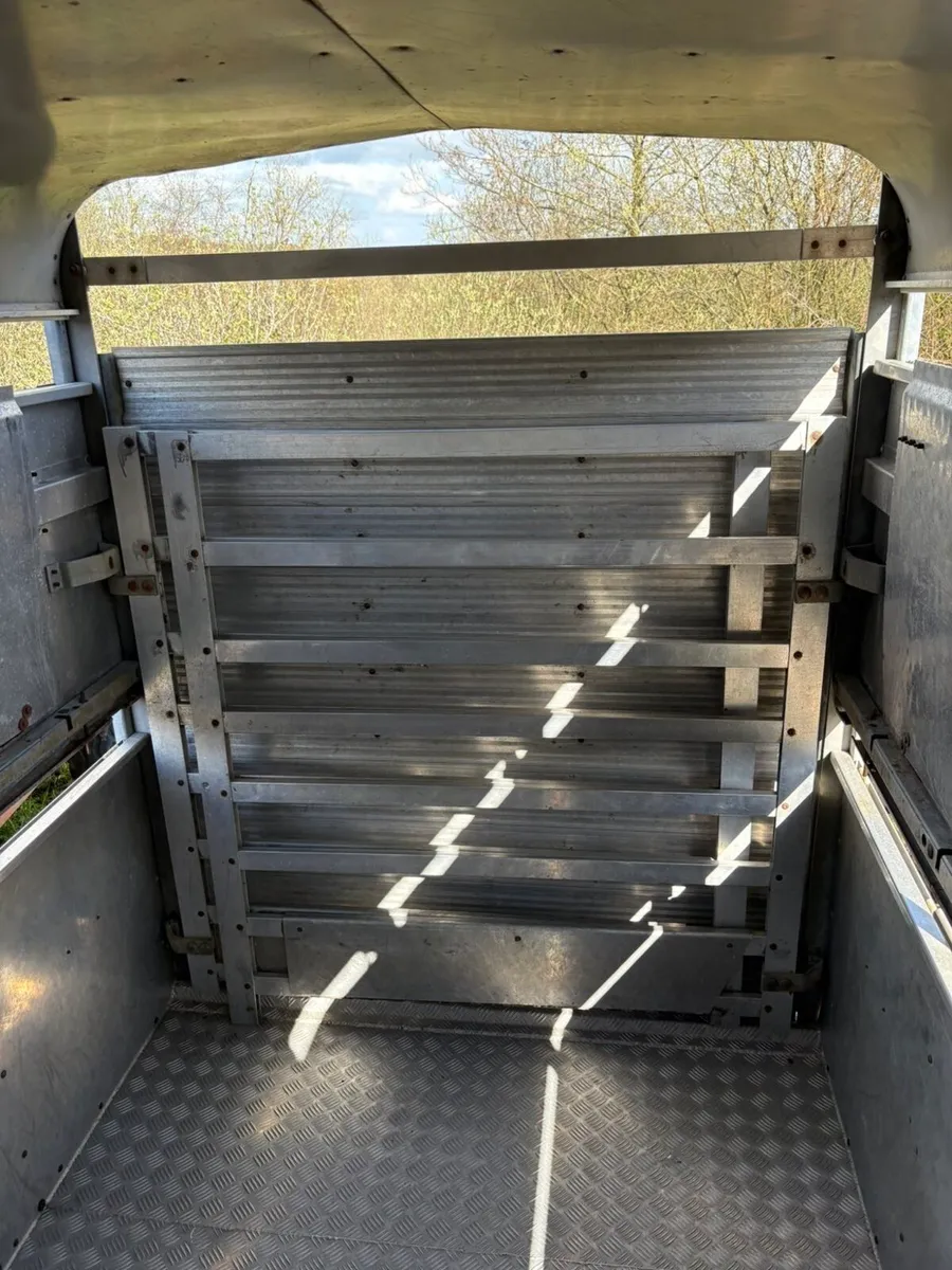 Hudson cattle and sheep trailer - Image 4