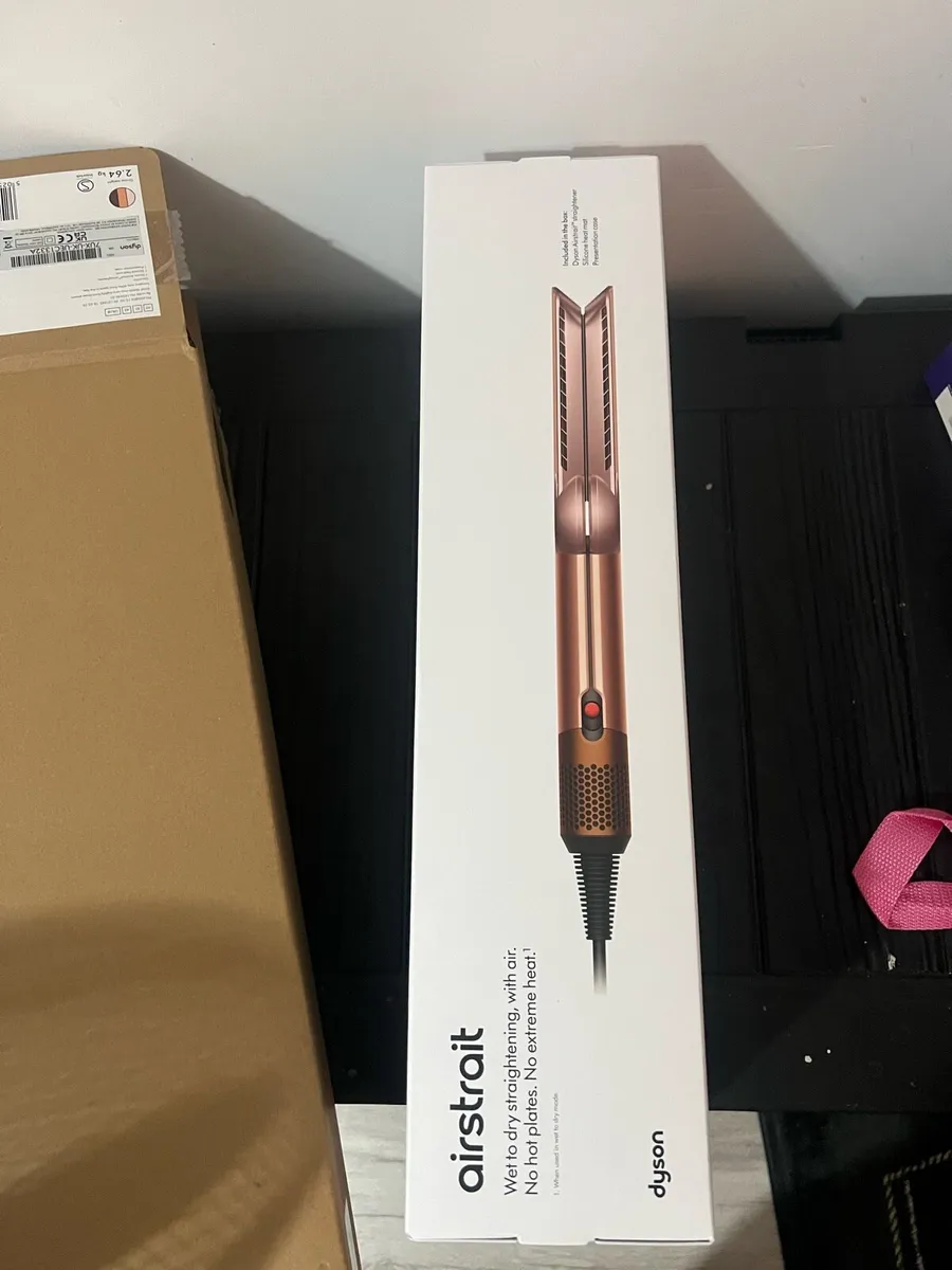 Dyson hair straightener and dryer - Image 3