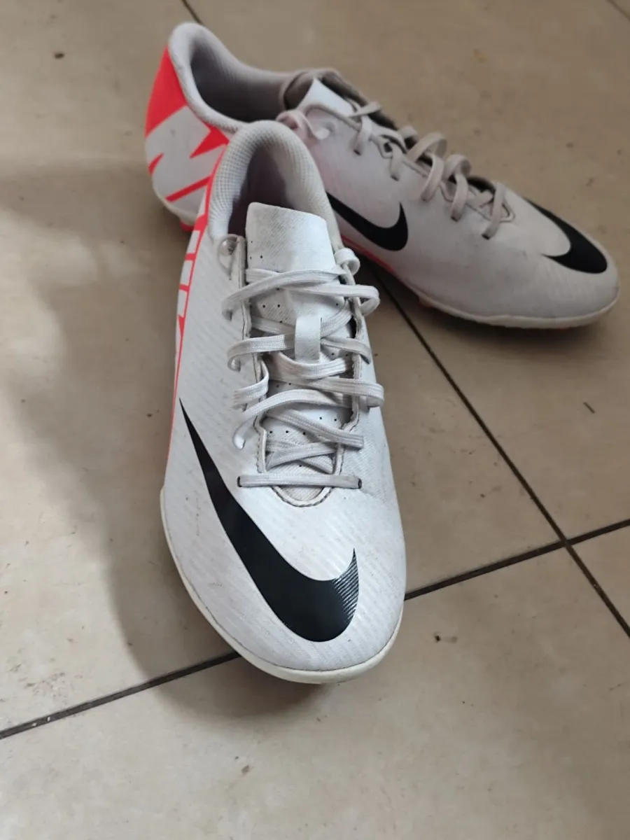 Football boots - Image 1